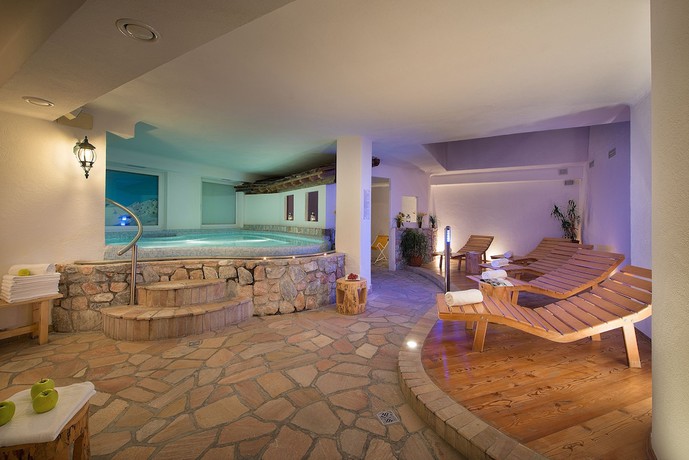 Imagen de la piscina del Hotel Cristallo, Moena - Alpe Lusia. Foto 19