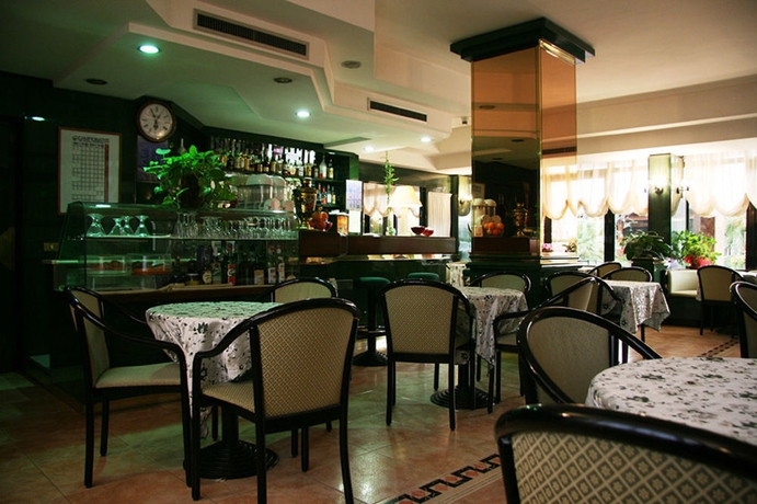 Imagen del bar/restaurante del Hotel Cristallo Relais Sure Collection By Best Western. Foto 5