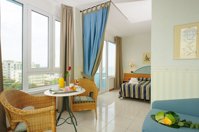 Imagen de los interiores del Hotel Cristallo Riccione. Foto 14