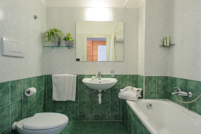 Imagen de la habitación del Hotel Cristallo Riccione. Foto 9