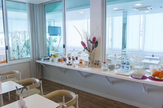 Imagen del bar/restaurante del Hotel Cristallo Riccione. Foto 3