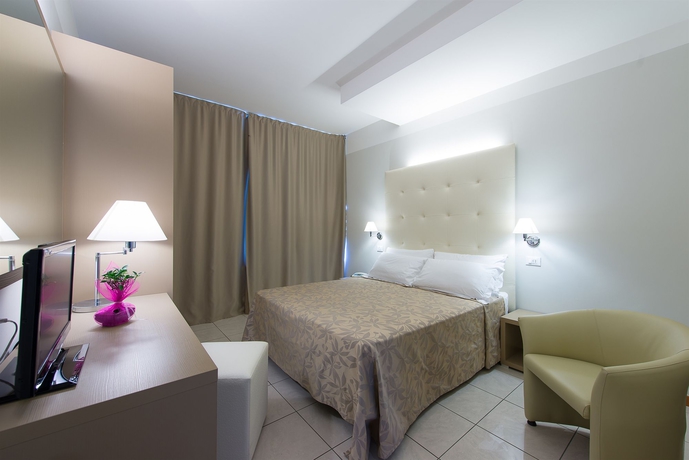 Imagen de la habitación del Hotel Cristallo Riccione. Foto 12