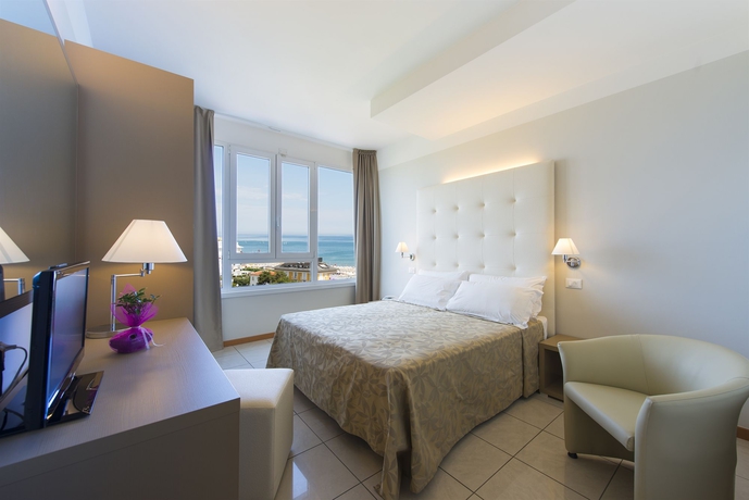 Imagen general del Hotel Cristallo Riccione. Foto 2