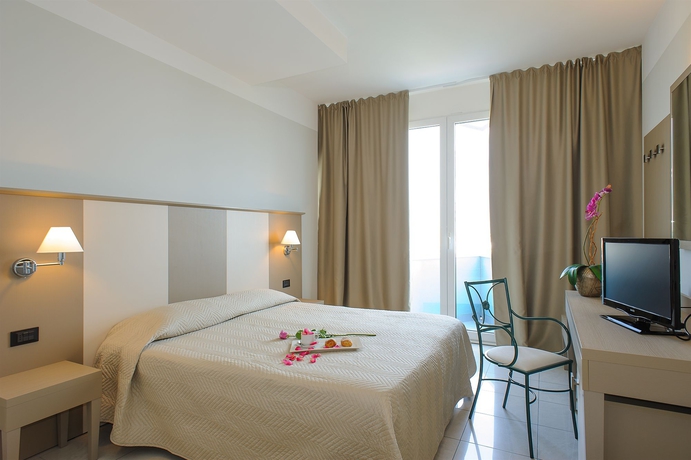 Imagen de la habitación del Hotel Cristallo Riccione. Foto 13