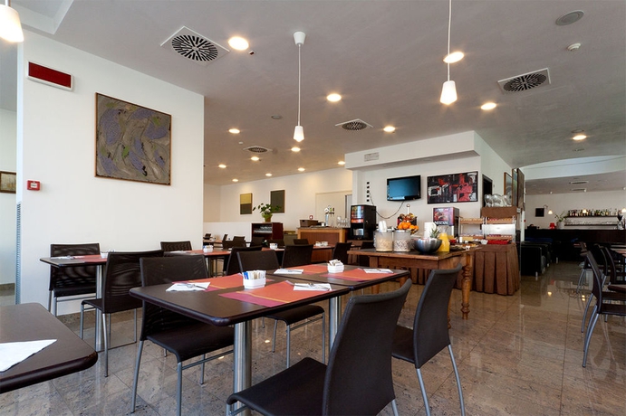 Imagen del bar/restaurante del Hotel Cristallo, Rimini. Foto 5