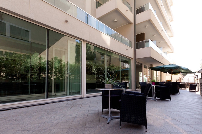 Imagen de los exteriores del Hotel Cristallo, Rimini. Foto 13