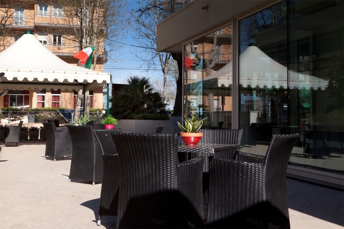 Imagen del bar/restaurante del Hotel Cristallo, Rimini. Foto 8