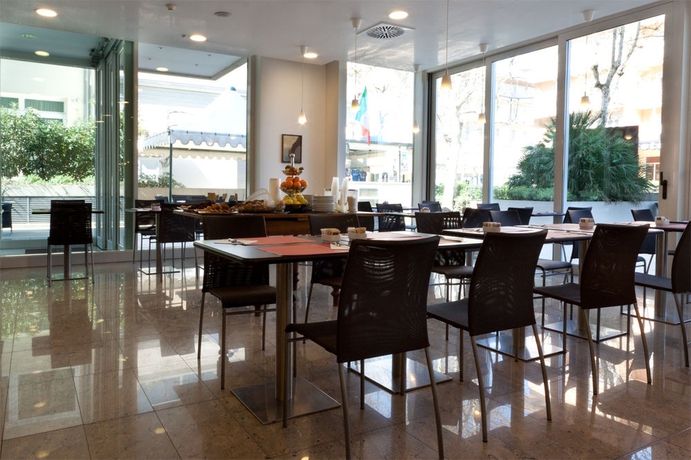 Imagen del bar/restaurante del Hotel Cristallo, Rimini. Foto 9