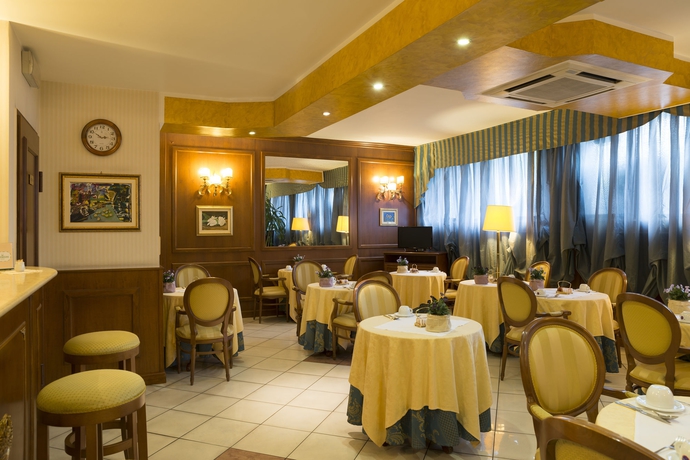 Imagen del bar/restaurante del Hotel Cristallo, Turín. Foto 2