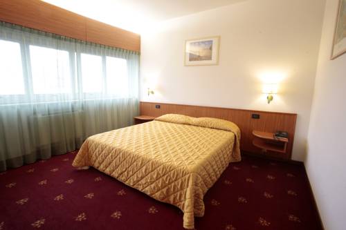 Imagen de la habitación del Hotel Cristallo, Udine. Foto 10