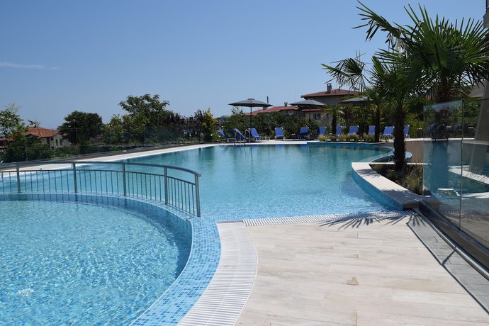 Imagen de la piscina del Hotel Cristiani. Foto 16