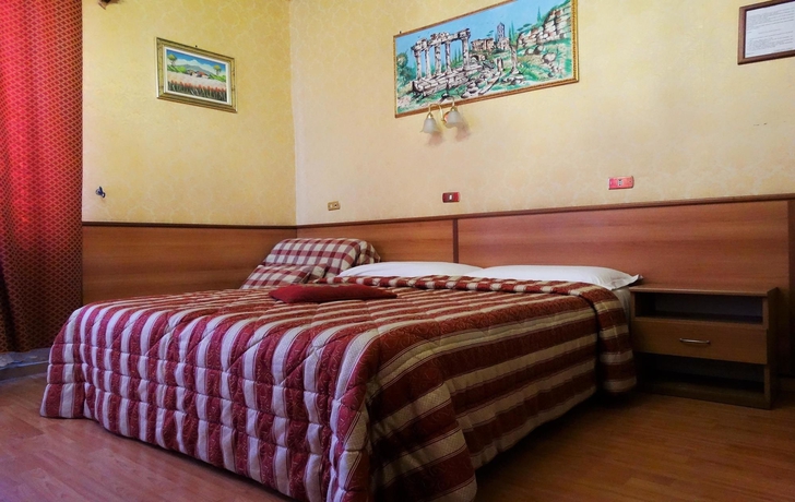Imagen de la habitación del Hotel Cristina, Castro Pretorio. Foto 6
