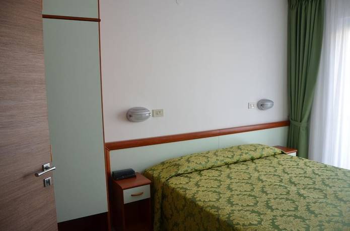 Imagen de la habitación del Hotel Cristina, Città Giardino. Foto 11