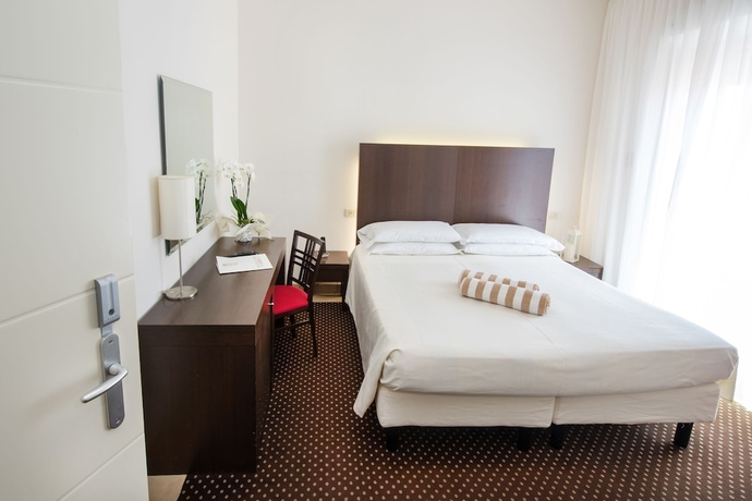Imagen de la habitación del Hotel Cristina Corona. Foto 3