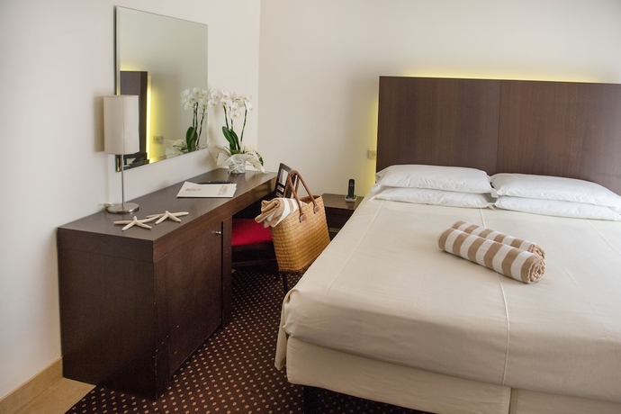 Imagen de la habitación del Hotel Cristina Corona. Foto 8