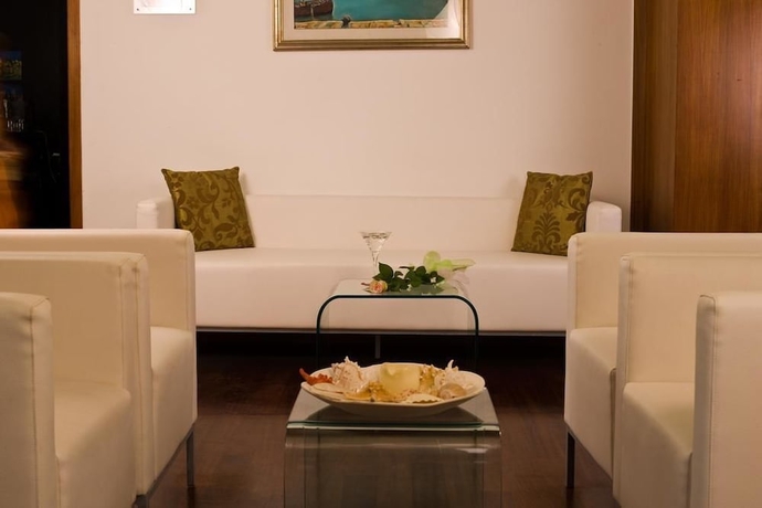 Imagen de los interiores del Hotel Cristina Corona. Foto 18
