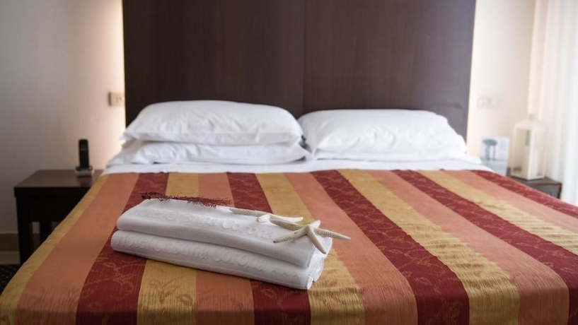 Imagen de la habitación del Hotel Cristina Corona. Foto 16