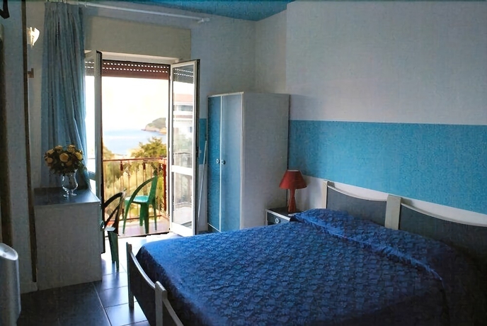 Imagen de la habitación del Hotel Cristina, Diamante. Foto 10