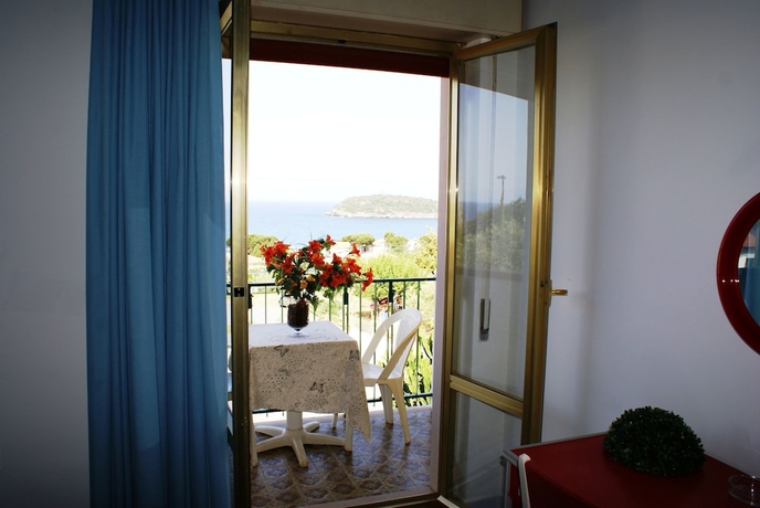 Imagen de la habitación del Hotel Cristina, Diamante. Foto 12