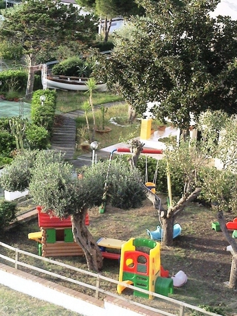 Imagen de los exteriores del Hotel Cristina, Diamante. Foto 14