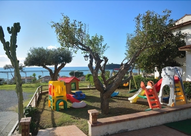 Imagen de los exteriores del Hotel Cristina, Diamante. Foto 15