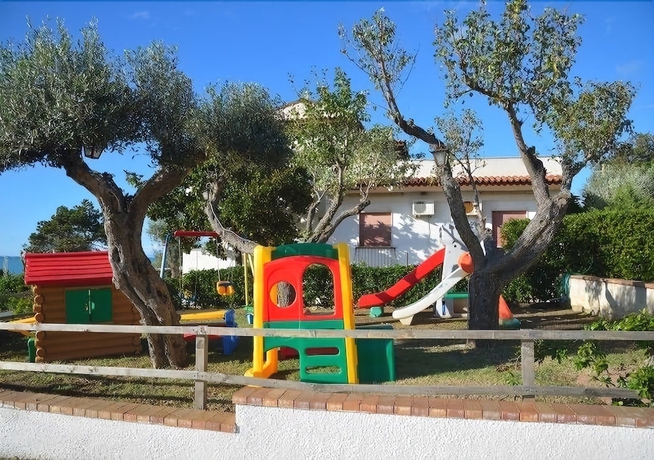 Imagen de los exteriores del Hotel Cristina, Diamante. Foto 17