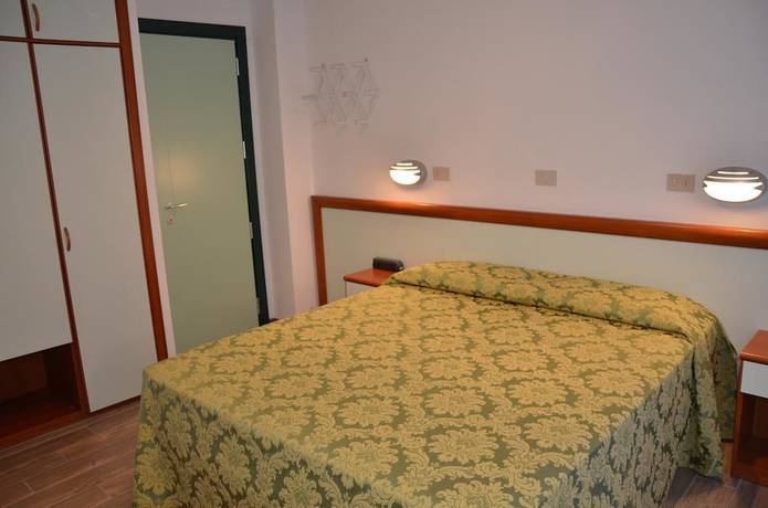 Imagen de la habitación del Hotel Cristina, Grado. Foto 9