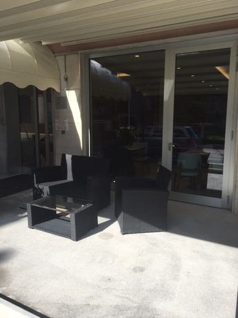 Imagen de los exteriores del Hotel Cristina, Grado. Foto 14