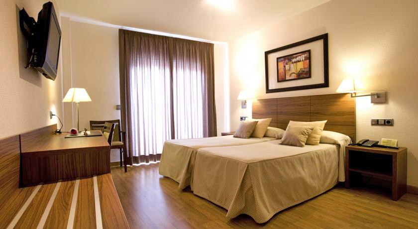 Imagen general del Hotel Cristina, Los Alc&aacute;zares. Foto 1