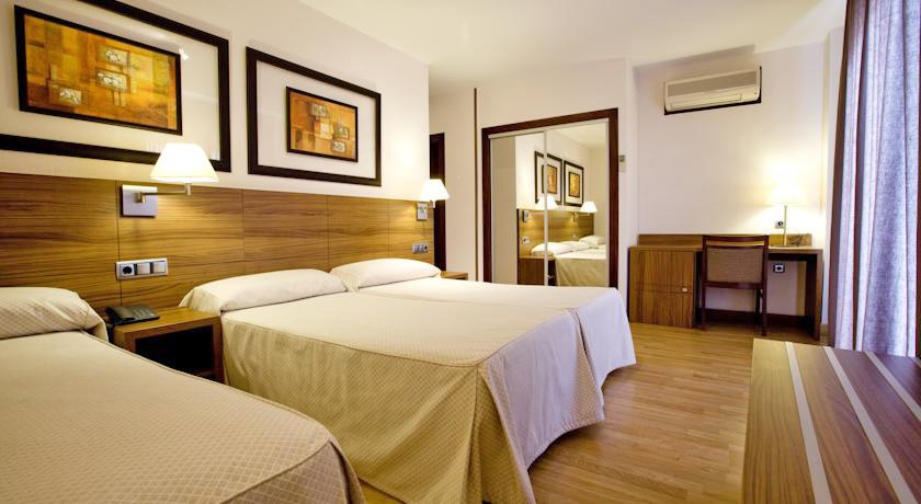 Imagen general del Hotel Cristina, Los Alc&aacute;zares. Foto 2