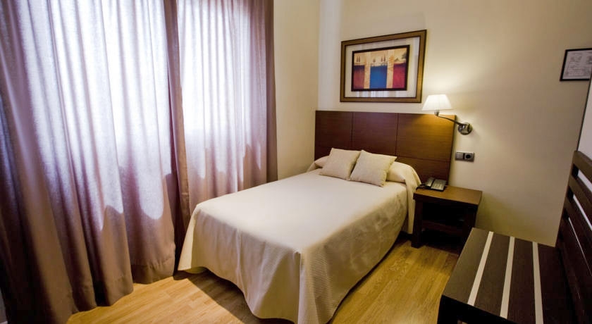 Imagen general del Hotel Cristina, Los Alc&aacute;zares. Foto 3