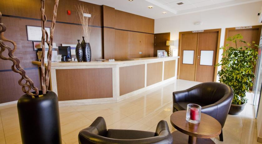 Imagen general del Hotel Cristina, Los Alc&aacute;zares. Foto 6