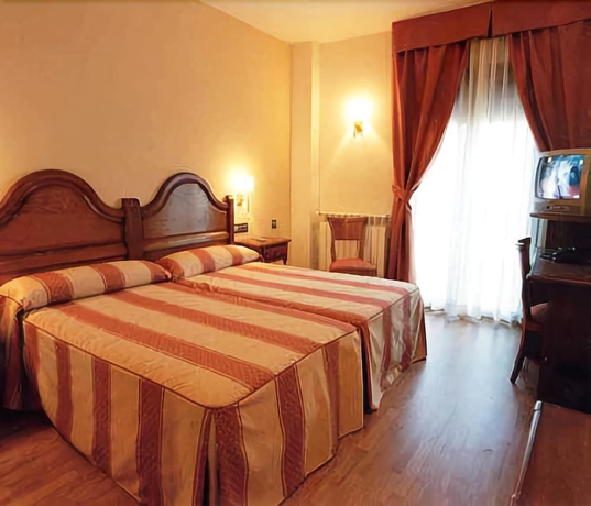 Imagen de la habitación del Hotel Cristina, Noreña. Foto 8