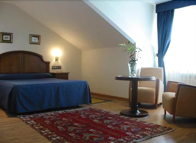 Imagen de la habitación del Hotel Cristina, Noreña. Foto 10