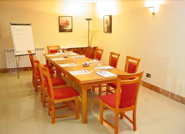 Imagen del bar/restaurante del Hotel Cristina, Noreña. Foto 2