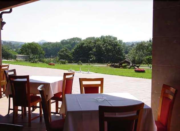 Imagen del bar/restaurante del Hotel Cristina, Noreña. Foto 6