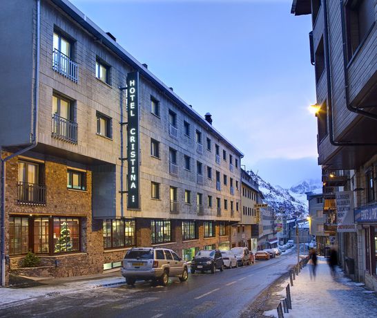 Imagen de los exteriores del Hotel Cristina, Pas de la Casa. Foto 15