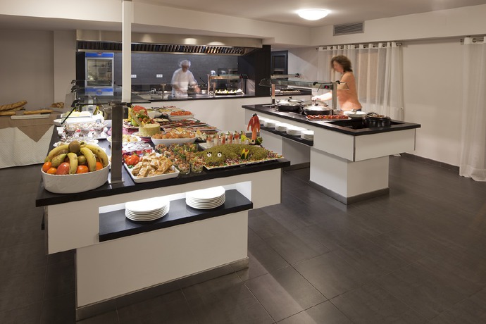 Imagen del bar/restaurante del Hotel Cristina, Pas de la Casa. Foto 6