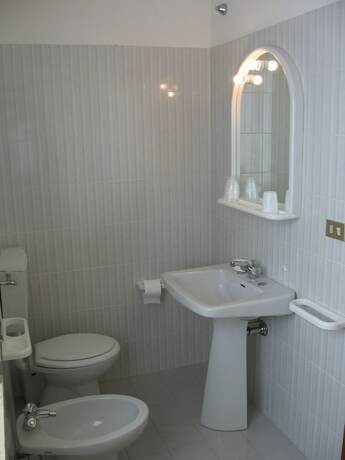 Imagen de la habitación del Hotel Cristina, San Rocco di Piegara. Foto 20