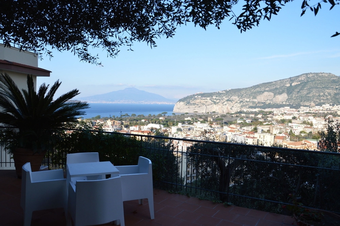 Imagen de los exteriores del Hotel Cristina, Sant Agnello. Foto 12