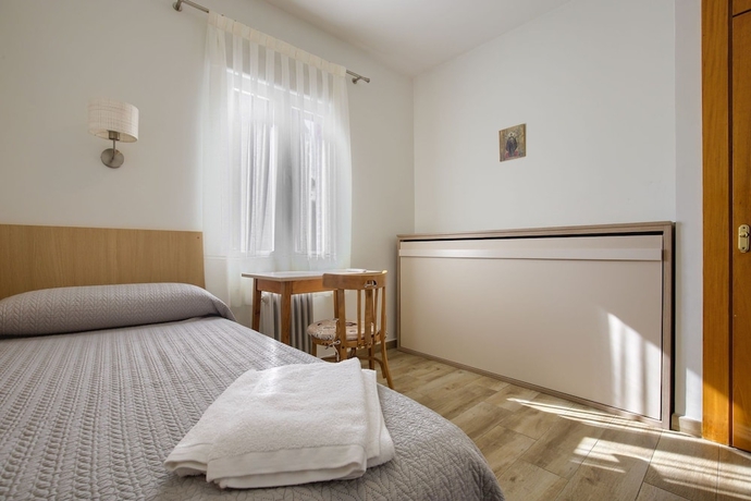 Imagen de la habitación del Hotel Cristo rey Pozuelo. Foto 8