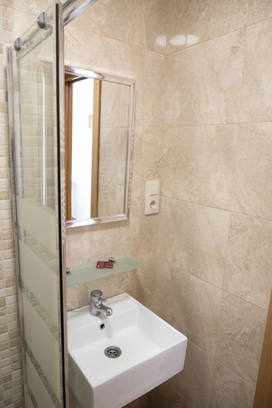 Imagen de la habitación del Hotel Cristo rey Pozuelo. Foto 9