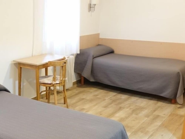 Imagen de la habitación del Hotel Cristo rey Pozuelo. Foto 13