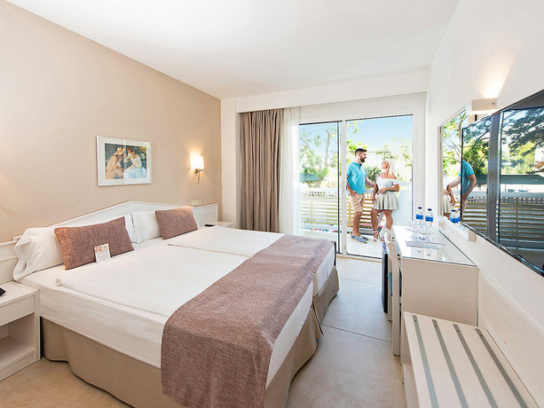 Imagen de la habitación del Hotel Cristobal Colon. Foto 2