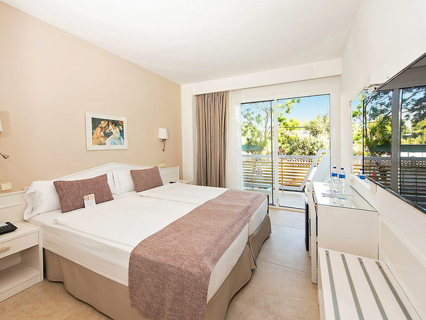 Imagen de la habitación del Hotel Cristobal Colon. Foto 3