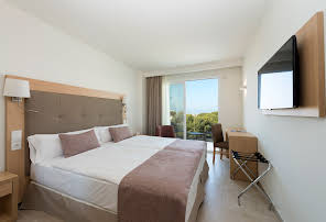 Imagen de la habitación del Hotel Cristobal Colon. Foto 5