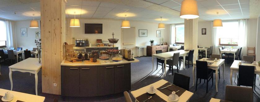 Imagen del bar/restaurante del Hotel Cristol. Foto 2