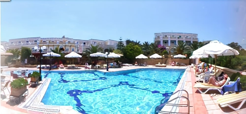 Imagen de la piscina del Hotel Crithoni's Paradise. Foto 19