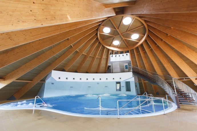 Imagen de la piscina del Hotel Cró Rural. Foto 15