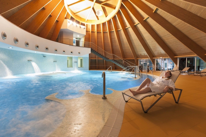 Imagen de la piscina del Hotel Cró Rural. Foto 16